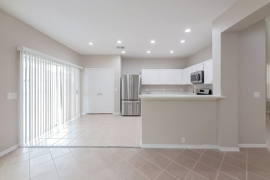 Building Photo - 26138 Flinton Dr