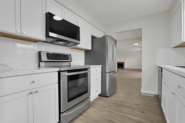 Building Photo - 3114 Kingswood Dr