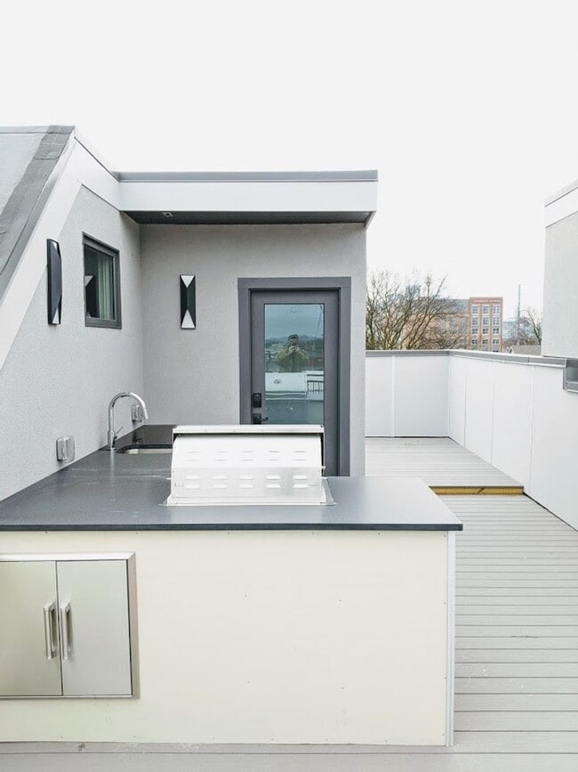 Building Photo - Luxury Townhome in Desirable Germantown Neighborhood