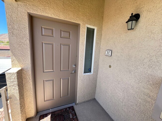 Building Photo - Cozy 2 Bedroom 2 Bathroom Condo in Gated C...