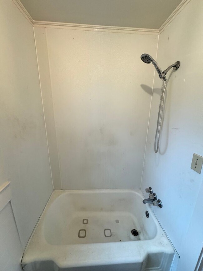 Building Photo - 2/1 House in Shelby, NC - House will be deep cleaned