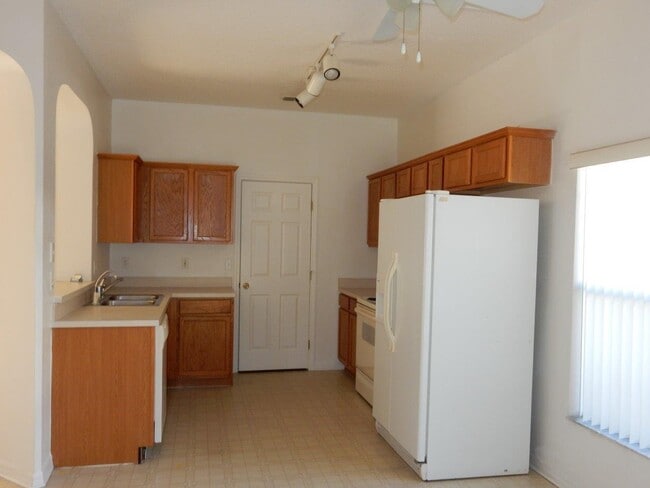 Building Photo - Nice 4/2 Two-Story Home in Seminole County...