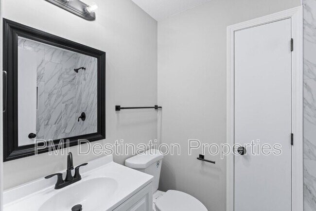 Building Photo - 2081 Willow Ln