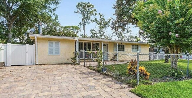Building Photo - 3023 Lorman Dr