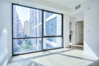 Building Photo - 400 S Broadway