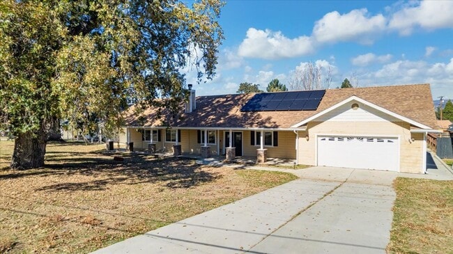 Building Photo - Stallion Springs Home!