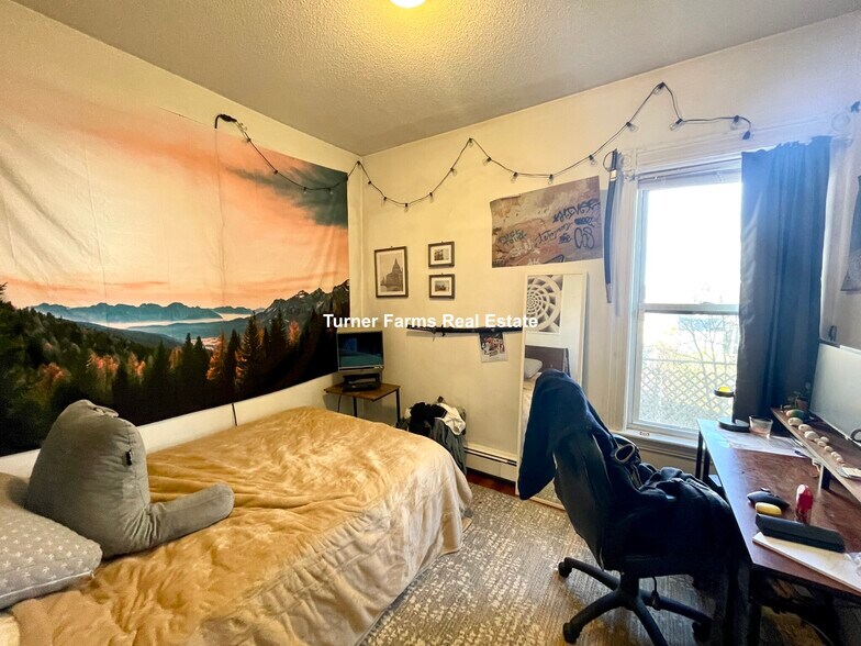 Building Photo - 68 Winchester St