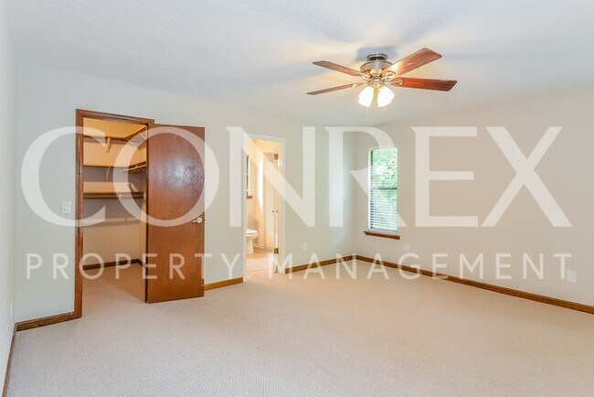 Building Photo - Adorable 4 Bedroom with TONS of Updates