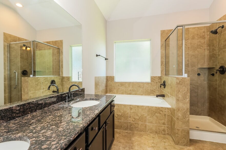 Building Photo - 18415 Sunrise Maple Dr