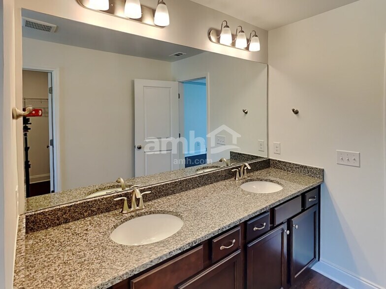 Building Photo - 5924 Hagar Vly Dr