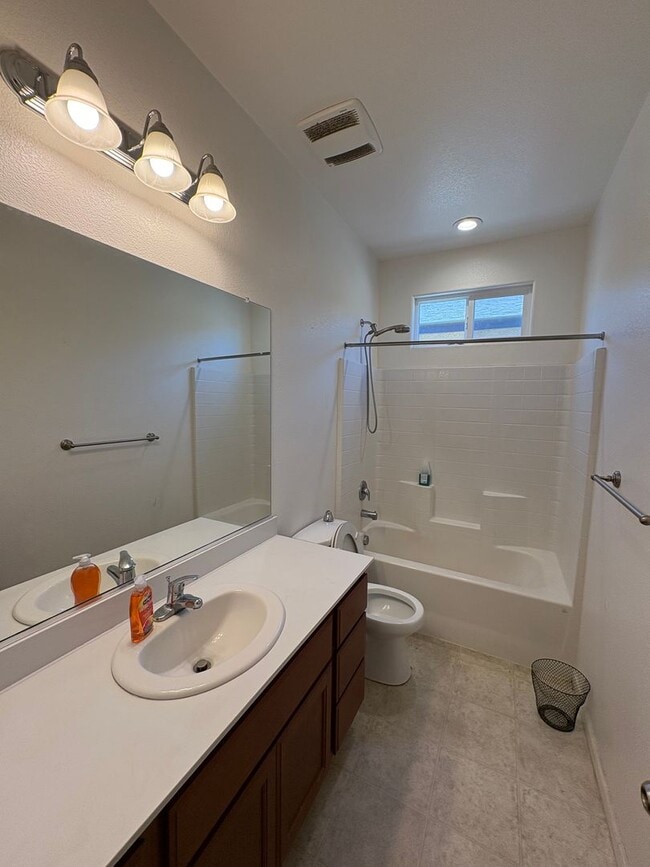 Building Photo - Beautiful Single Story Home Ready To Be Ca...