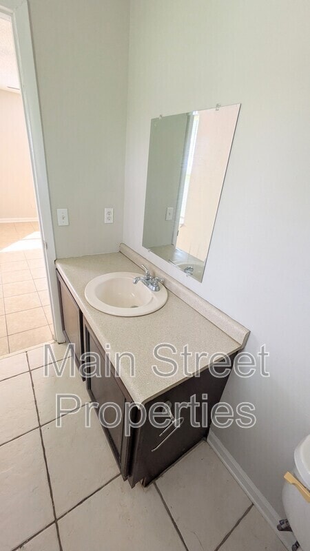 Building Photo - 1022 Woodbury Pl
