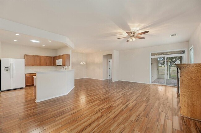 Building Photo - 104 Honey Creek Trail
