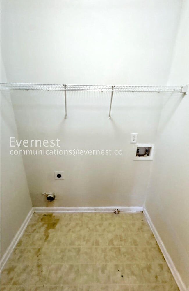 Building Photo - PROMO: Enjoy your 2nd month rent-free rent when you sign the lease today! 3 Bed, 2.5 Bath Home wi...