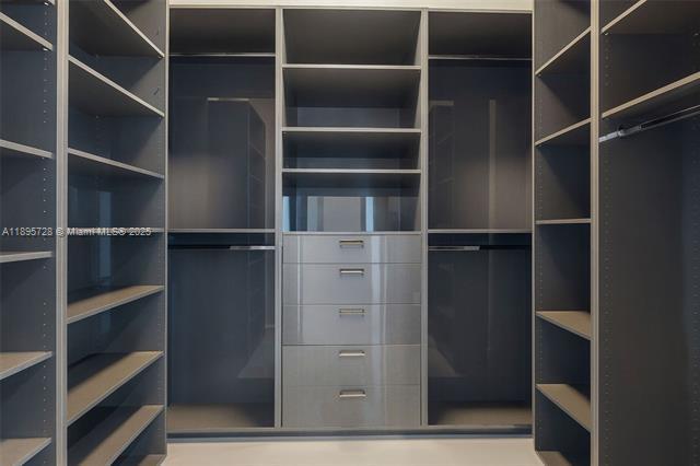 Building Photo - The Meridian Condo