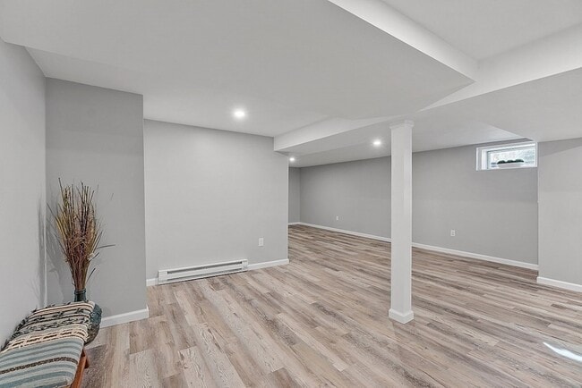 Building Photo - 22 Brentwood Rd