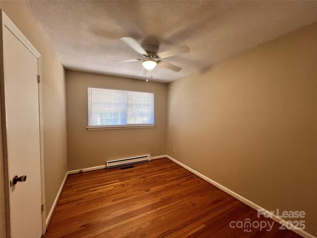 Building Photo - 821 Brookwood St