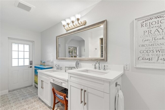Building Photo - 17527 Canal Shores Dr