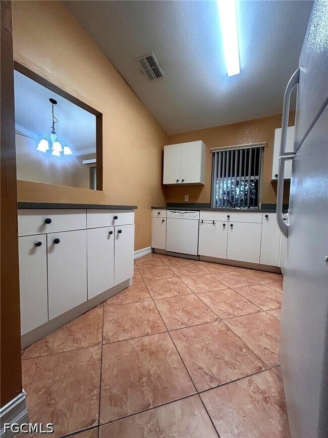 Building Photo - 1045 NE 40th Terrace