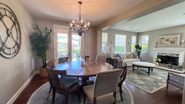 Building Photo - Luxury 4 Bedroom Home in La Costa Greens