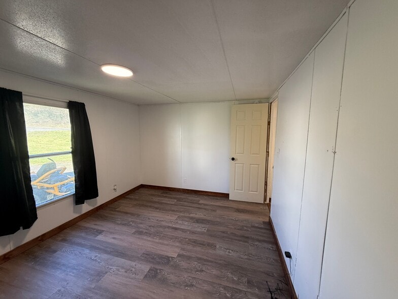 Building Photo - 46 Toll Gate Ct