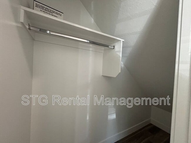 Building Photo - 1509 W Topaz Dr