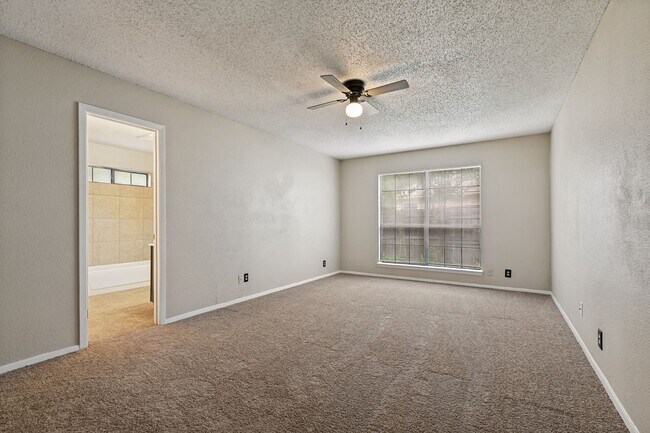 Building Photo - 3-Bedroom Home in Oxbow Neighborhood