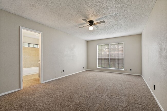 Building Photo - 6991 Sunset Village Dr
