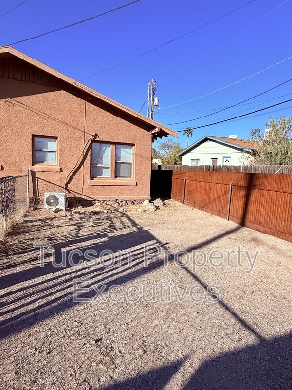 Building Photo - 724 E Drachman St