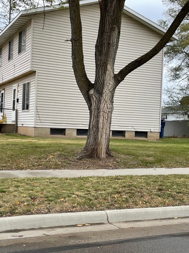 Building Photo - 3001 7th St N