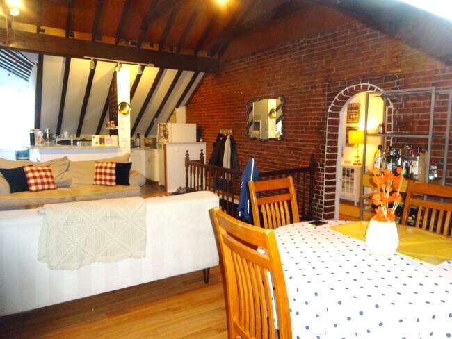 Building Photo - 447 W Broadway