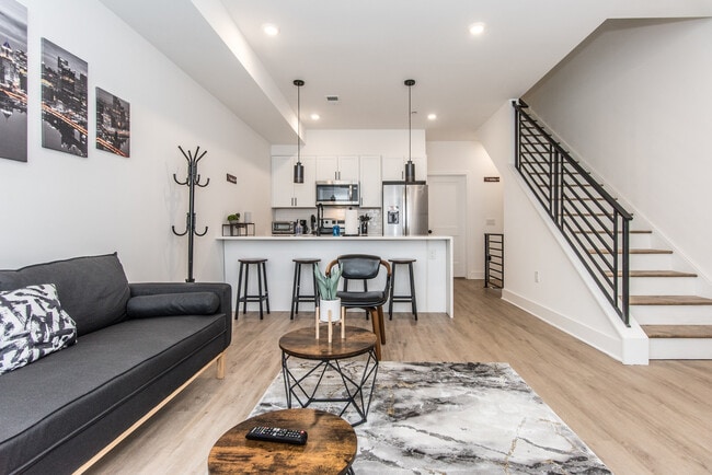 Building Photo - 2435 Master St