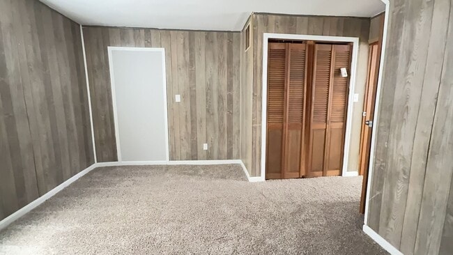 Building Photo - Beautiful Muncie Property!
