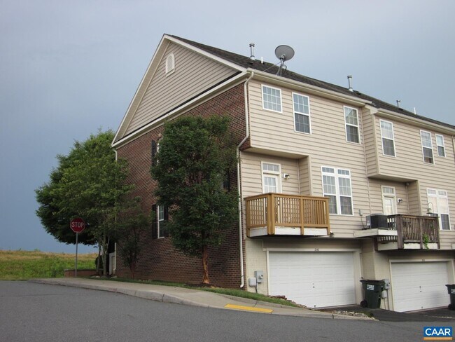 Building Photo - 2130 Lockwood Dr