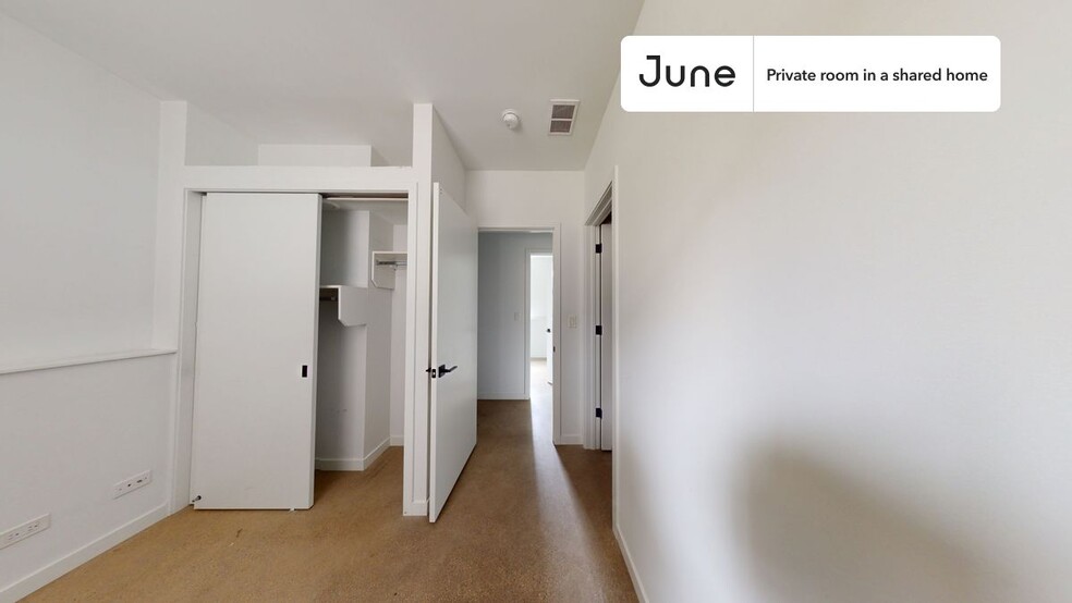 Building Photo - Private bedroom in 4 bed/3.5 bath Home