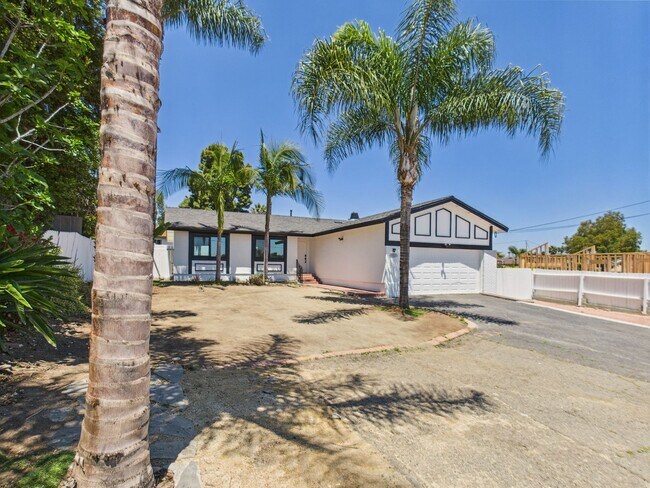 Building Photo - Modern Luxury 3x2 home in the Heart of Vista