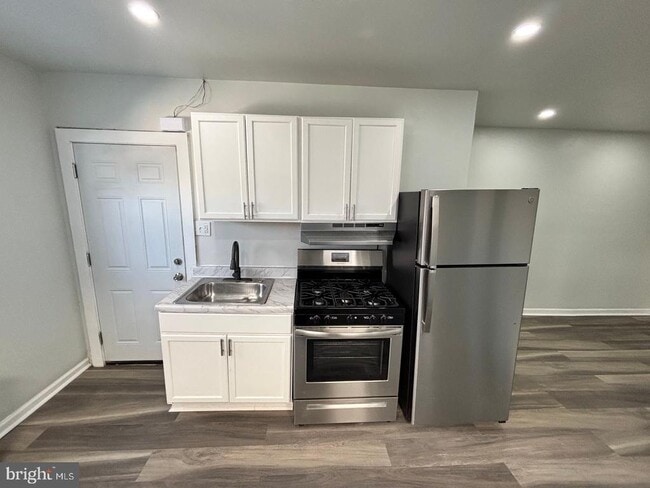 Building Photo - 223 S 49th St