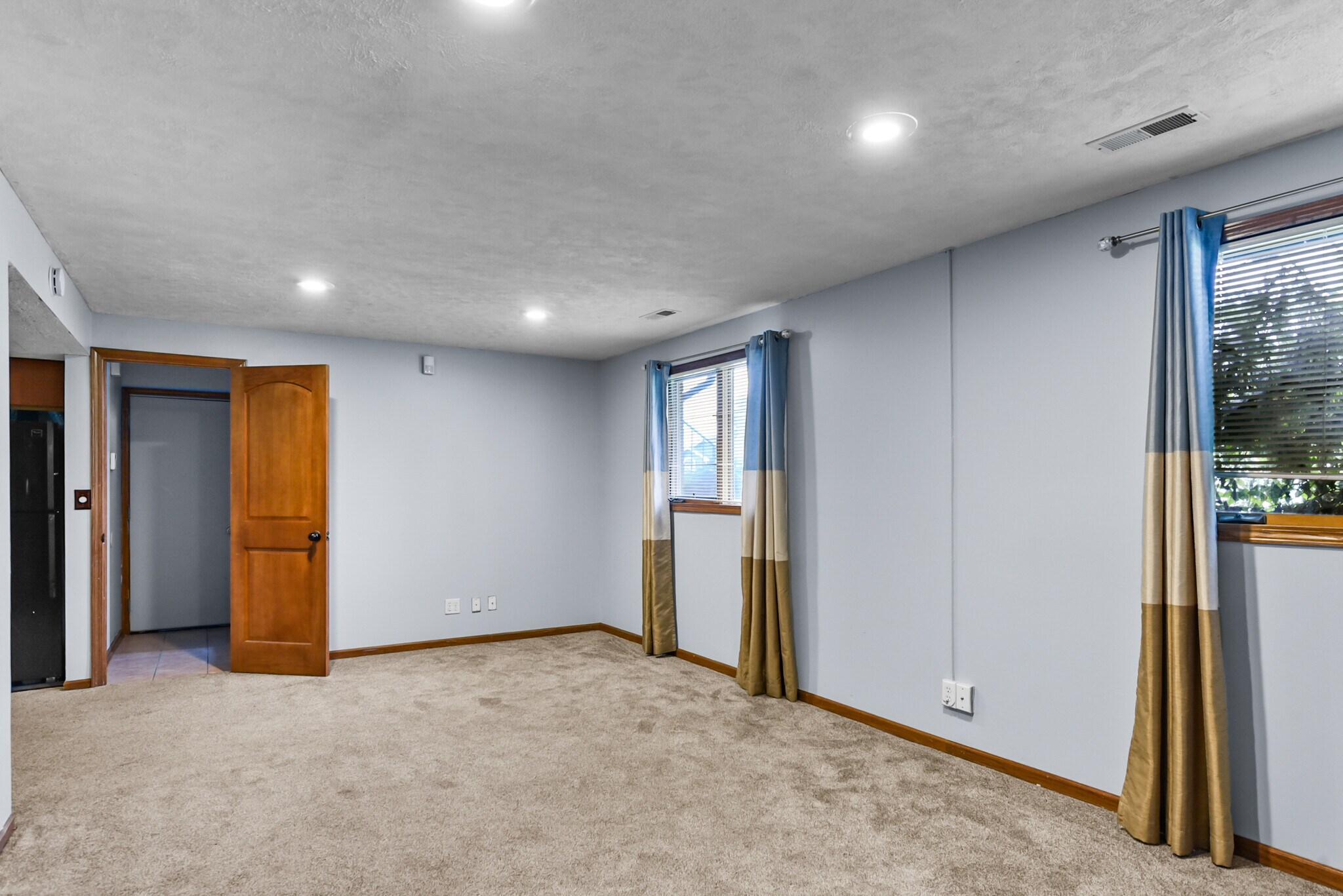 Building Photo - 5016 S 164th St