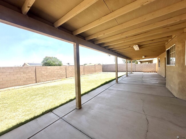 Building Photo - 2723 S 31st Dr
