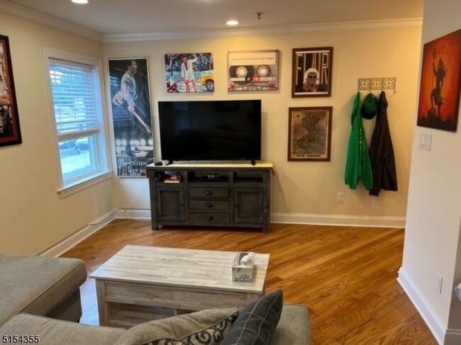 Building Photo - 208 Lenox Ave