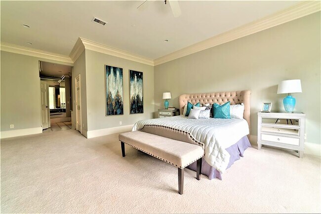 Building Photo - 3657 Peachtree Rd NE