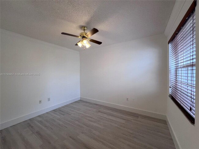 Building Photo - 725 NW 156th Ave