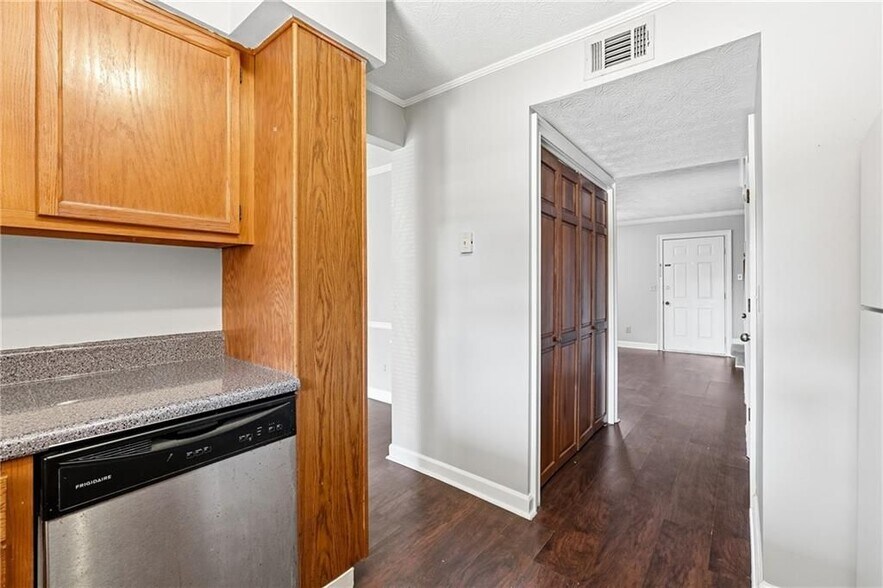 Building Photo - 6148 Winfield Ct