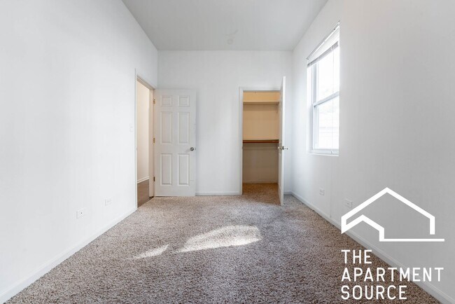 Building Photo - Spacious 4BR/2BA in Logan Square — Steps from the Blue Line!