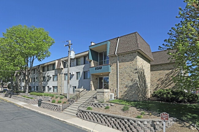 Primary Photo - Stanley Court Apartments