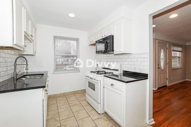 Building Photo - 4914 Lincoln Ave, Parma, OH 44134