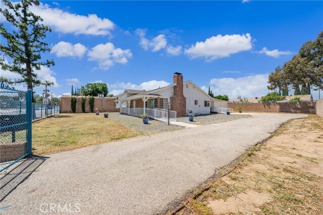 Building Photo - 1345 S Jellick Ave