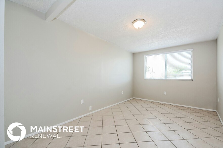 Building Photo - 4751 S Primrose St