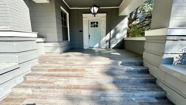 Building Photo - Timeless Two-Story Home with Modern Comfor...