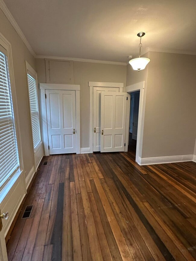 Building Photo - 313 Capital Ave